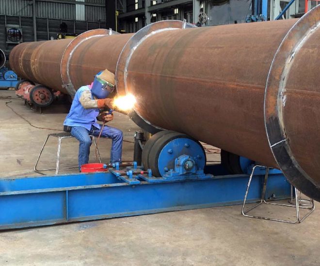 Ingeniería, Procura y Construcción Materiales mecánicos 4 soldando-tuberia-660x550